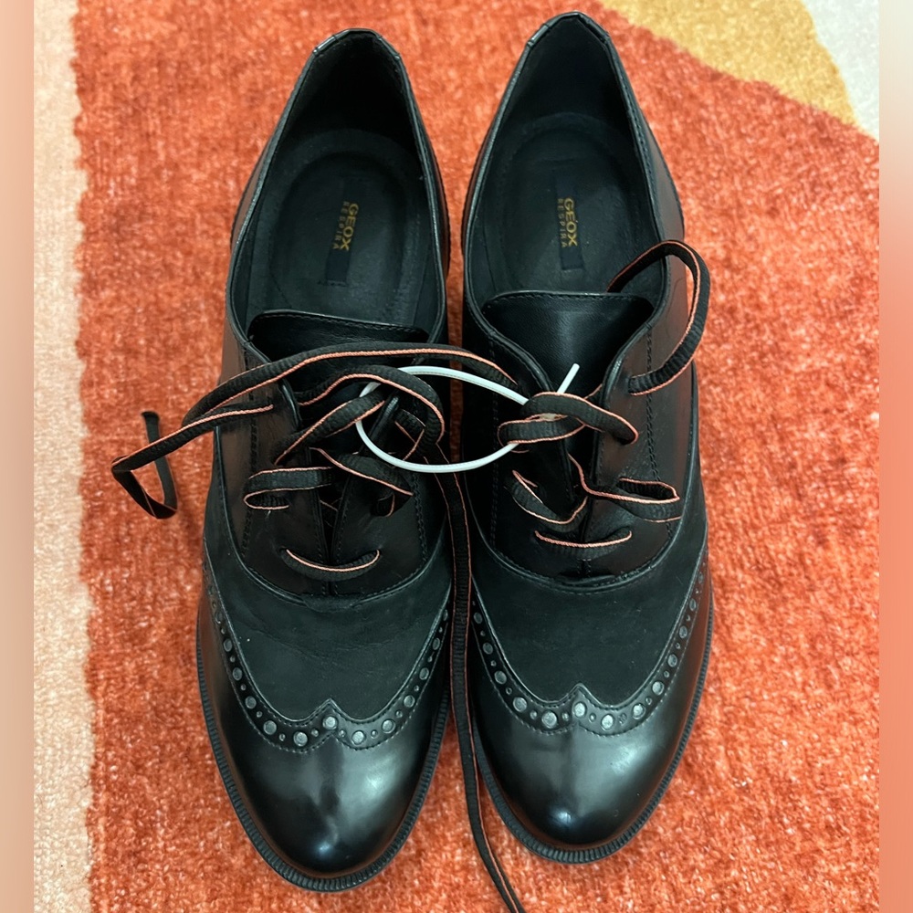 Geox Respira Black Heeled lace up Oxford booties LIKE NEW size 40 or US 9.5